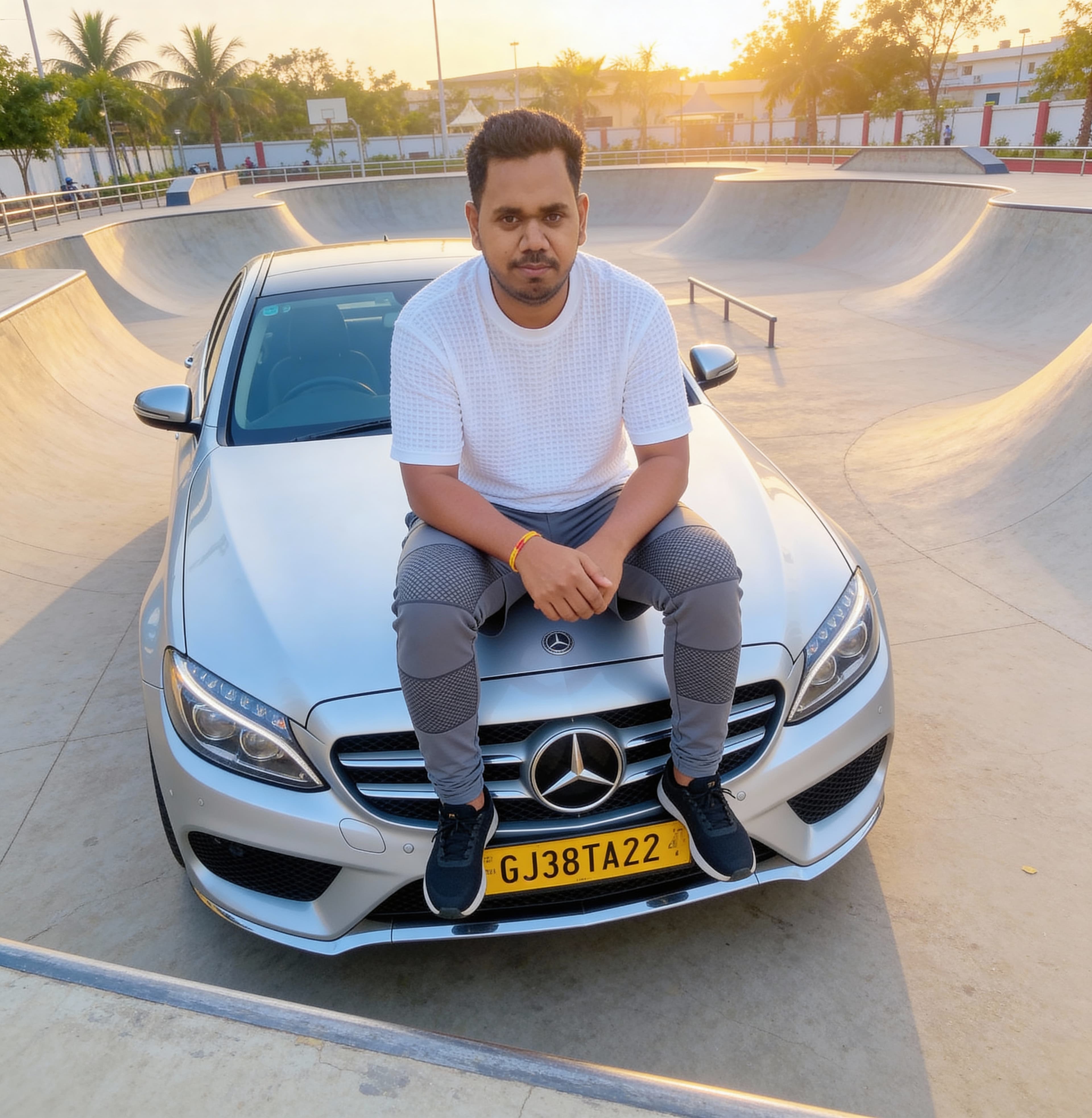 Relaxed male dating profile photo